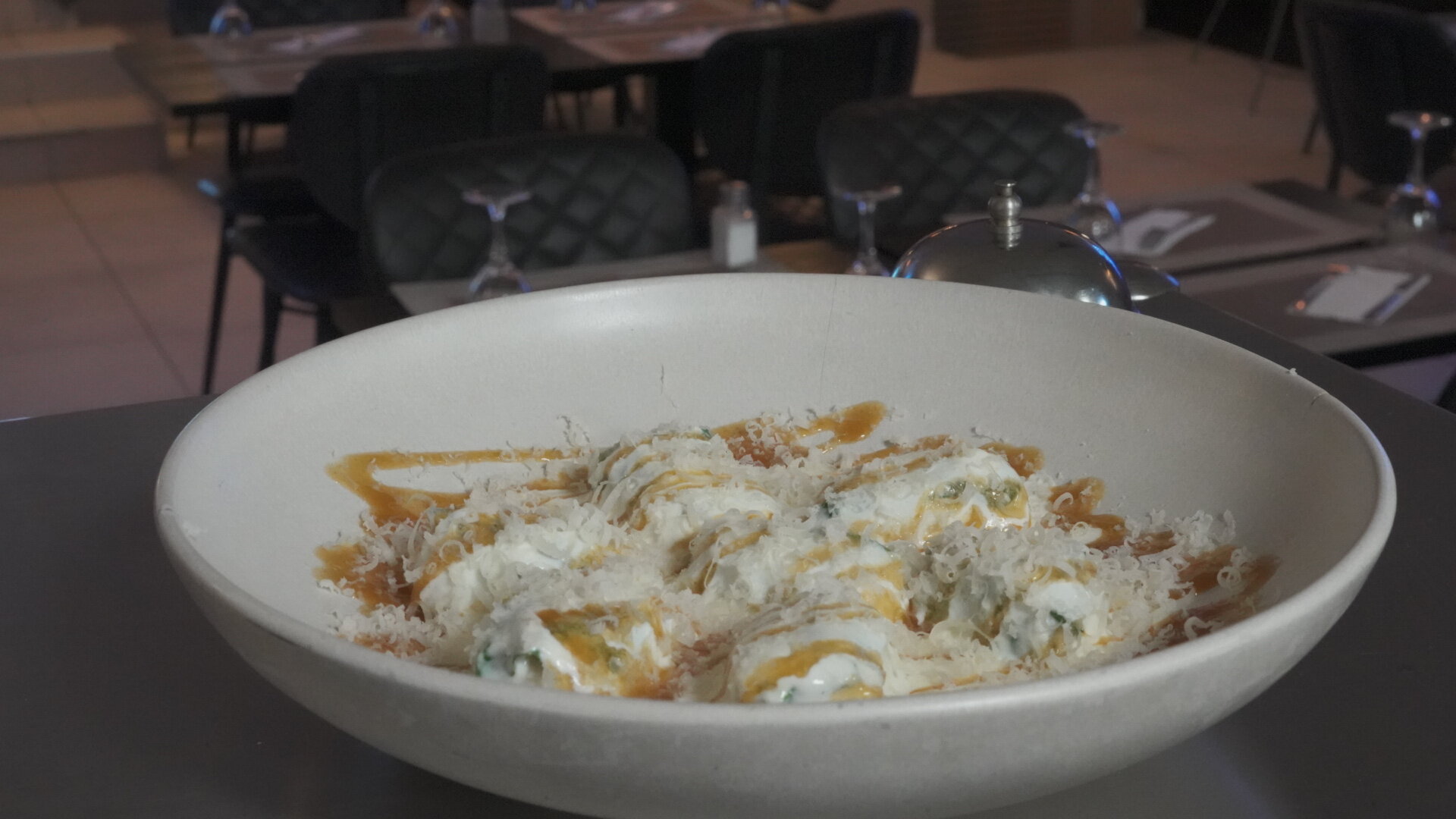 Gnocchis à la crème de parmesan et jeunes pousses d'épinards – L'Atelier